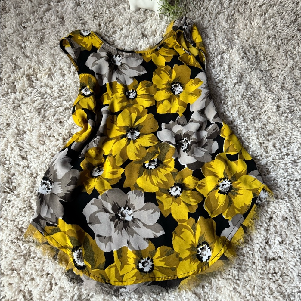 Super cute floral, yellow summer flowy women’s casual basic springtime s…